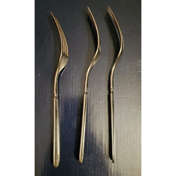 3 Antique Shell Design Forks Rogers And Bro 12 Silver Plated - Picture 3 of 5